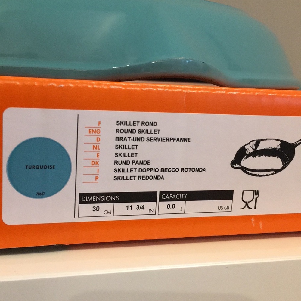 NWT Le Creuset 11.75” Cast Iron Skillet Turquoise / Blue - Picture 6 of 10